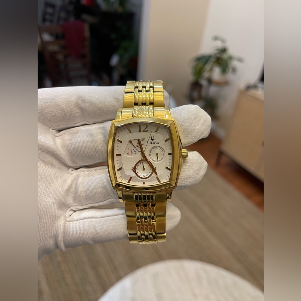 Bulova
Silver colored/Yellow gold toned steel
ref C969744 - Picture 7 of 16